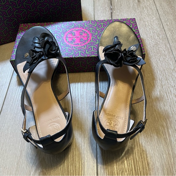 STUNNING Tory Burch Black Blossom Sandals Women's Size 7 Luxe Leather boho-chic - Picture 4 of 9